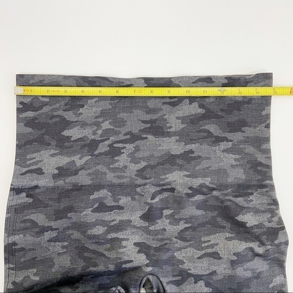 Spanx Look at Me Now Seamless Leggings in Camo - Picture 9 of 10